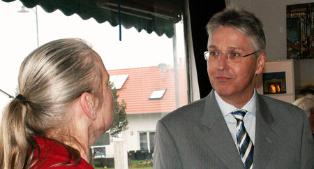 Grüße vom Markt Mering übermittelte in einer spritzigen Rede unser allseits beliebter 1. Bürgermeister, Hans-Dieter Kandler, hier im Gespräch mit Christine Schenk.\\n\\n21.11.2012 07:21
